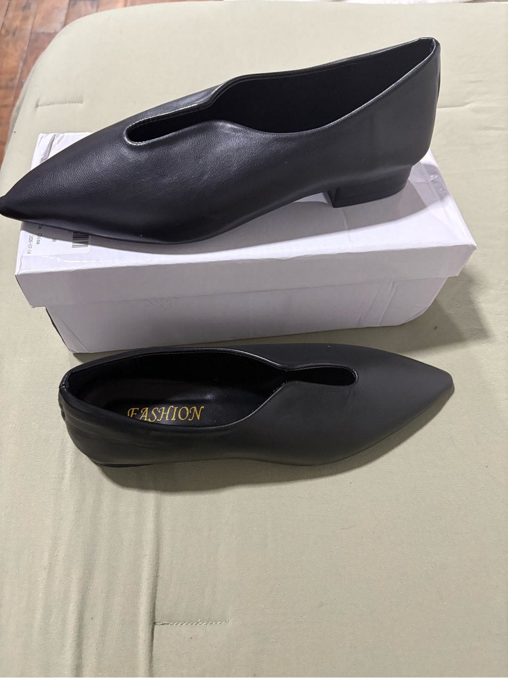 Fashion Black Pointed Toe Low Heel Women's Shoe